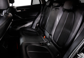 Подержанный автомобиль BMW X1 2018 года (12 фото)