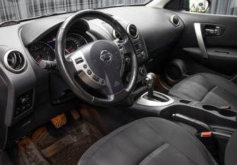 Подержанный автомобиль Nissan Qashqai 2012 года (16 фото)