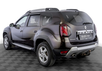 Подержанный автомобиль Renault Duster 2017 года (7 фото)