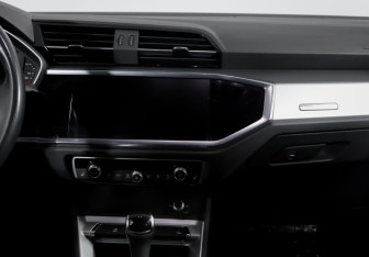 Подержанный автомобиль Audi Q3 2020 года (13 фото)