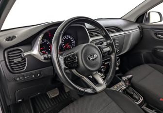 Подержанный автомобиль Kia Rio Hatchback 2021 года (14 фото)