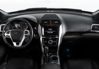Подержанный автомобиль Ford Explorer 2012 года (10 фото)