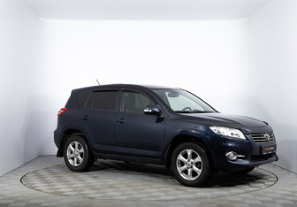 Подержанный автомобиль Toyota RAV4 2010 года (3 фото)