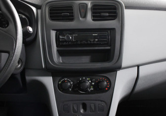 Подержанный автомобиль Renault Sandero 2014 года (9 фото)