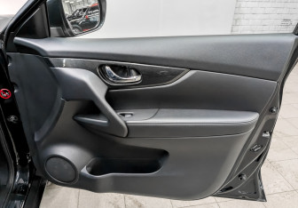 Подержанный автомобиль Nissan X-Trail 2016 года (23 фото)