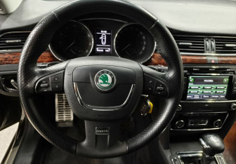Подержанный автомобиль Skoda Superb Wagon 2013 года (16 фото)