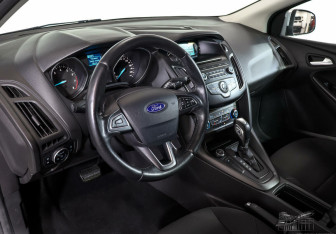 Подержанный автомобиль Ford Focus Hatchback 2017 года (8 фото)