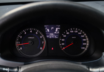 Подержанный автомобиль Hyundai Solaris Sedan 2013 года (17 фото)