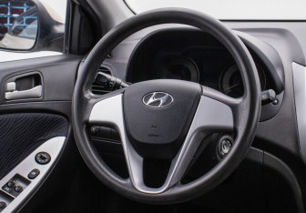 Подержанный автомобиль Hyundai Solaris Sedan 2011 года (14 фото)