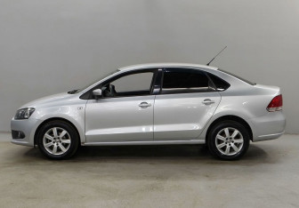 Подержанный автомобиль Volkswagen Polo Sedan 2012 года (8 фото)