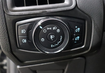 Подержанный автомобиль Ford Focus Hatchback 2013 года (12 фото)