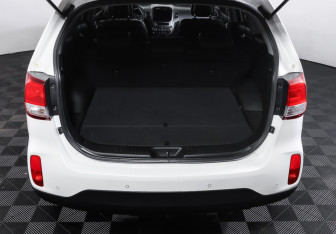 Подержанный автомобиль Kia Sorento 2014 года (9 фото)