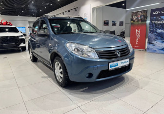 Подержанный автомобиль Renault Sandero 2011 года (3 фото)