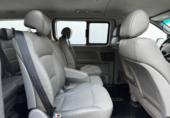 Подержанный автомобиль Hyundai Grand Starex 2010 года (11 фото)