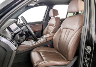 Подержанный автомобиль BMW X5 2019 года (20 фото)