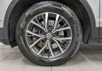 Подержанный автомобиль Volkswagen Tiguan 2019 года (18 фото)