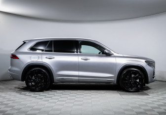 Подержанный автомобиль Geely Monjaro 2024 года (4 фото)