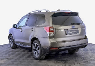 Подержанный автомобиль Subaru Forester Suv 2017 года (7 фото)