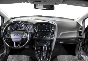 Подержанный автомобиль Ford Focus Wagon 2017 года (8 фото)