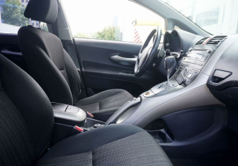 Подержанный автомобиль Toyota Auris Hatchback 2007 года (10 фото)