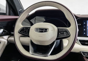 Подержанный автомобиль Geely Monjaro 2022 года (15 фото)