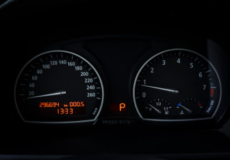 Подержанный автомобиль BMW X3 2010 года (14 фото)
