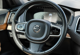 Подержанный автомобиль Volvo XC90 2017 года (14 фото)