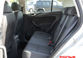 Подержанный автомобиль Volkswagen Golf Plus 2010 года (8 фото)