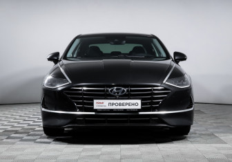 Подержанный автомобиль Hyundai Sonata 2021 года (2 фото)