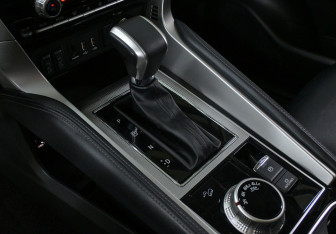 Подержанный автомобиль Mitsubishi Montero Sport 2022 года (13 фото)