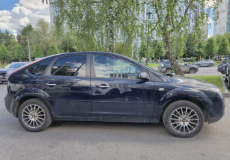 Подержанный автомобиль Ford Focus Hatchback 2006 года (4 фото)