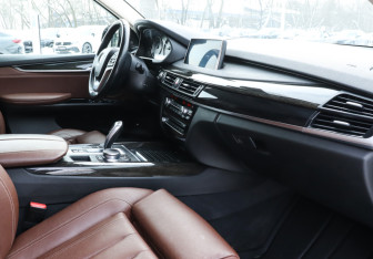 Подержанный автомобиль BMW X5 2017 года (8 фото)