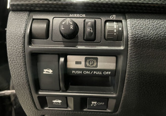 Подержанный автомобиль Subaru Legacy Sedan 2011 года (17 фото)