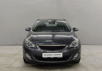 Подержанный автомобиль Opel Astra Hatchback 2011 года (2 фото)
