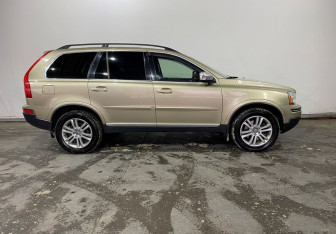 Подержанный автомобиль Volvo XC90 2008 года (8 фото)