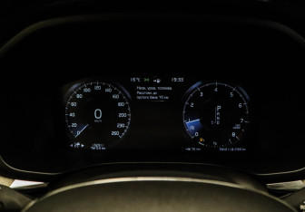 Подержанный автомобиль Volvo XC60 2019 года (19 фото)