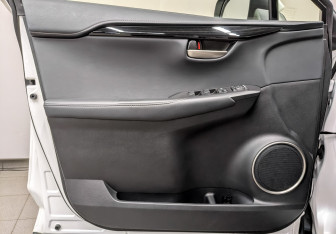 Подержанный автомобиль Lexus NX 2015 года (20 фото)