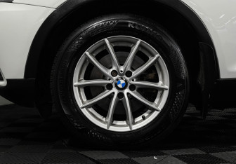 Подержанный автомобиль BMW X3 2011 года (7 фото)