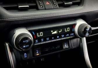 Подержанный автомобиль Toyota RAV4 2019 года (26 фото)