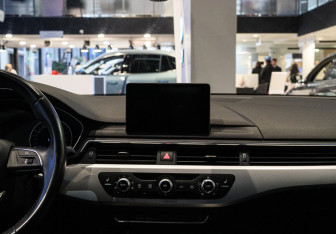 Подержанный автомобиль Audi A4 Sedan 2016 года (10 фото)