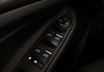 Подержанный автомобиль Ford Kuga 2017 года (10 фото)