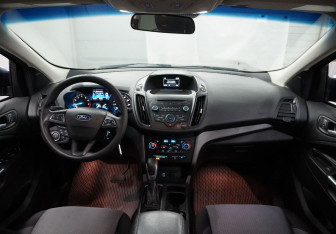 Подержанный автомобиль Ford Escape 2018 года (11 фото)