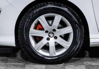 Подержанный автомобиль Peugeot 308 Hatchback 2012 года (15 фото)