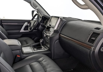 Подержанный автомобиль Toyota Land Cruiser Suv 2021 года (13 фото)