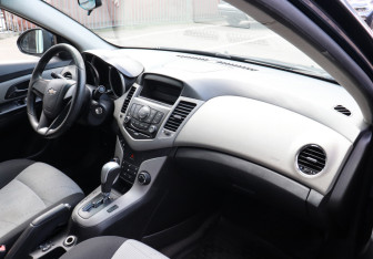 Подержанный автомобиль Chevrolet Cruze Sedan 2011 года (8 фото)