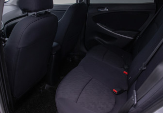 Подержанный автомобиль Hyundai Solaris Sedan 2012 года (11 фото)