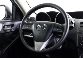 Подержанный автомобиль Mazda 3 Sedan 2012 года (12 фото)