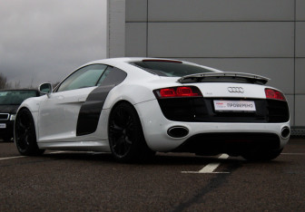 Подержанный автомобиль Audi R8 Coupe 2011 года (7 фото)