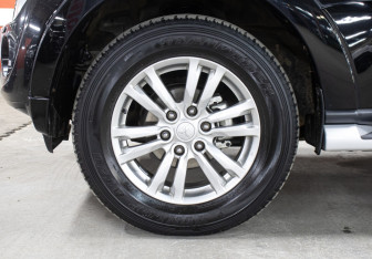 Подержанный автомобиль Mitsubishi Pajero 2014 года (23 фото)