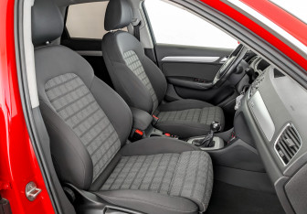 Подержанный автомобиль Audi Q3 2015 года (23 фото)